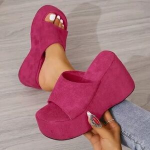 Retro Fuchsia Suede Platform Slides